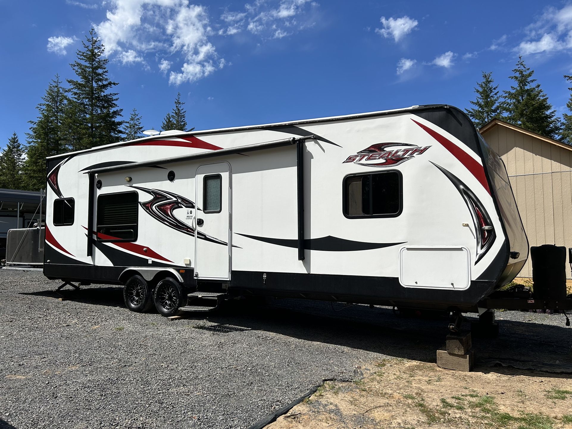 Toyhauler Travel Trailer