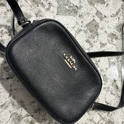 COACH sling Bag Barely Used 