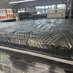 NEW WITH WARRANTY QUEEN SIZE ENGLANDER PILLOW TOP MATTRESS & BOX SPRING BED SET