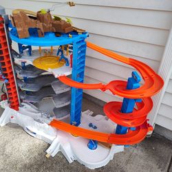 Hot Wheels Track And Garage
