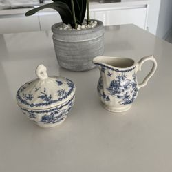 PORCELAIN CREAM AND SUGAR SET 