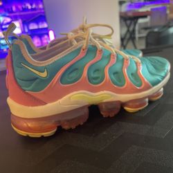 👟 Nike Air VaporMax Plus – US 9 – Very Good Condition