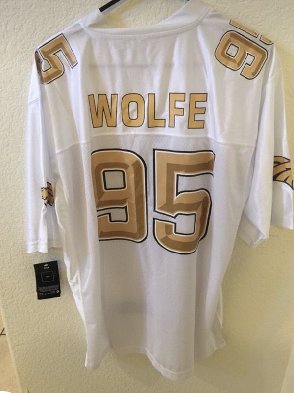 Denver Broncos, DE Derek Wolfe, size L