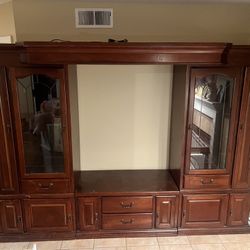 Entertainment Center/Tv Stand