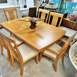 Excellent Condition Dining Room Set With Leaf And Pads And 6 Chairs 
