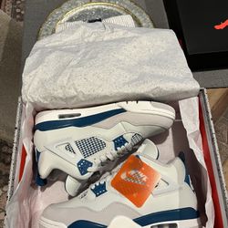 Jordan 4 Military Blue Size 9.5 