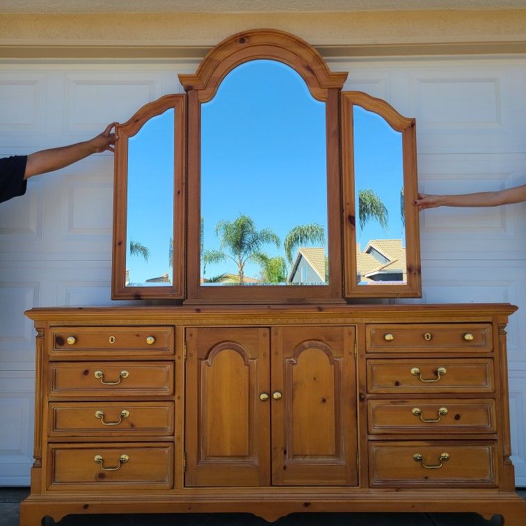 Thomasville Dresser for Sale in Wildomar, CA - OfferUp Thomasville Dresser for Sale in Wildomar, CA - OfferUp
