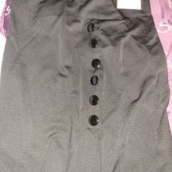 Skirt black size is 4 XL NEW
