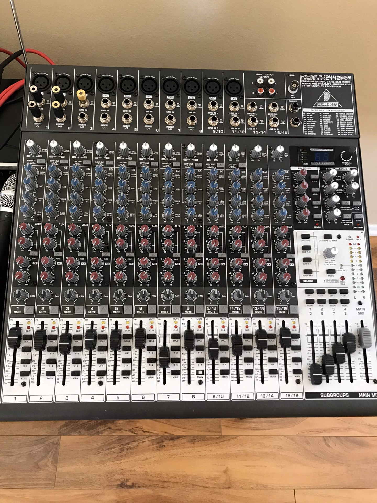 Behringer Xenyx 2442FX