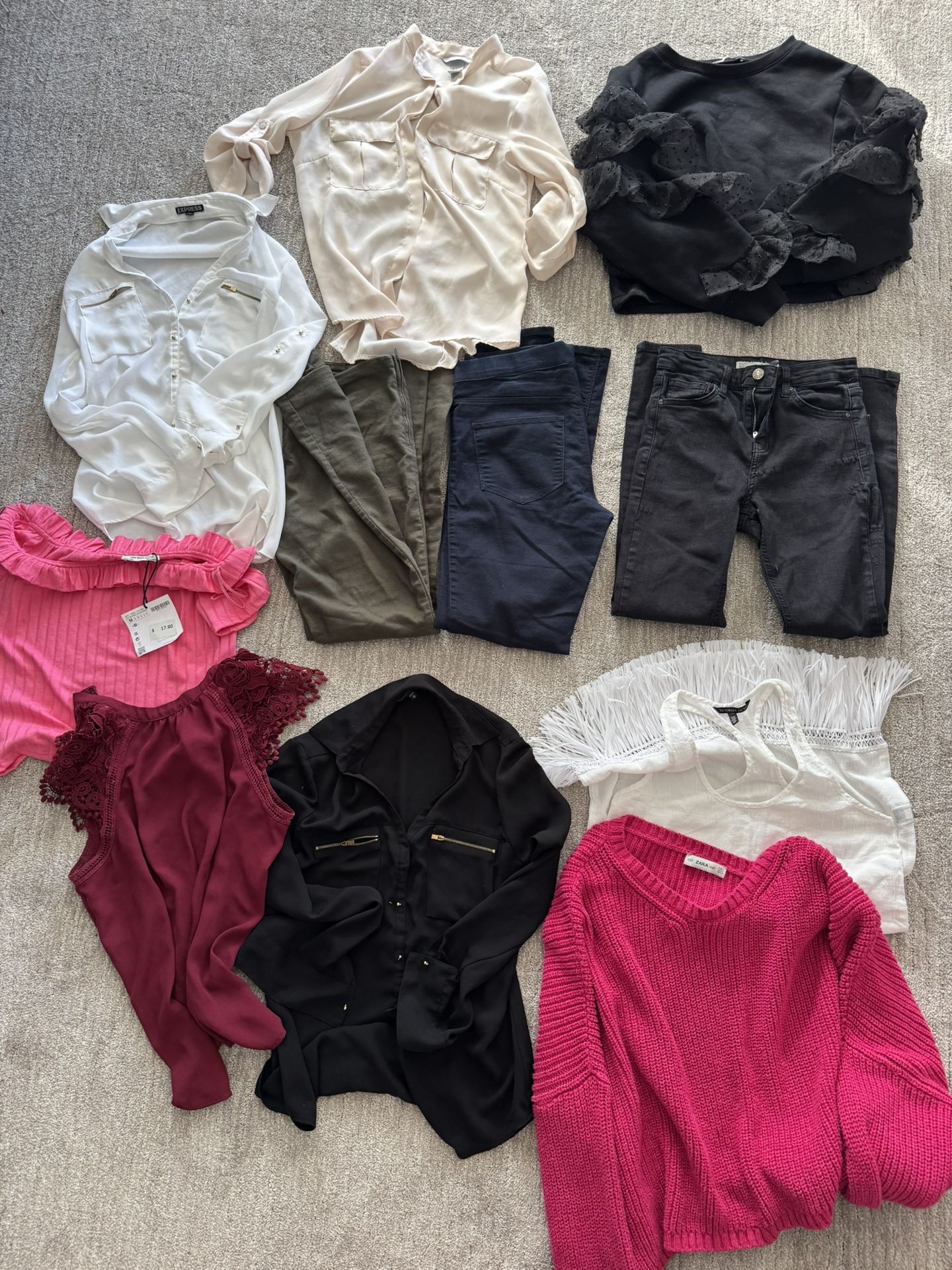 Womens / Teens Clothes Size Small / Med Whole Pile 40$