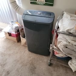 LG Portable Air Conditioner and Dehumidifier LP1213GXR
