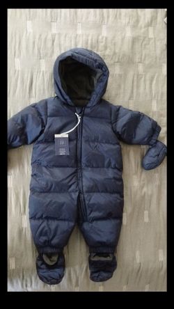 New Baby Gap snowsuit. 0-6mo