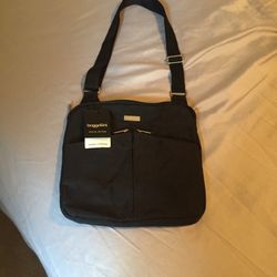 Baggallini Canyon Crossbody Bag ...Black