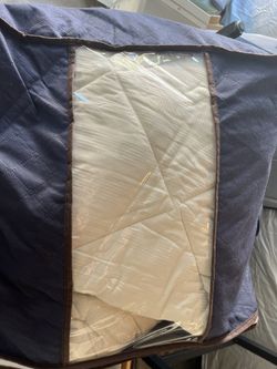 White Bedding/comforter/blanket 