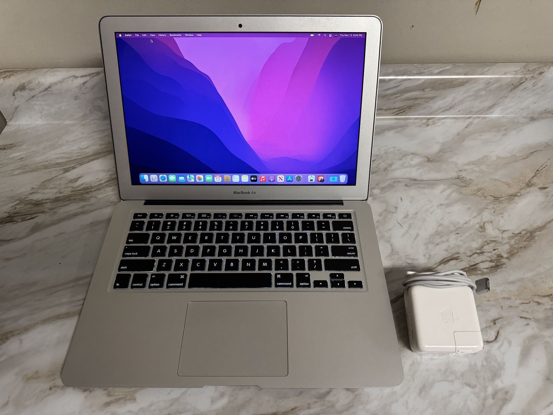 Apple MacBook Air 2015 (i5 2.7GHz / 4GB Ram / 256GB SSD) MacOS Monterey Office 2021