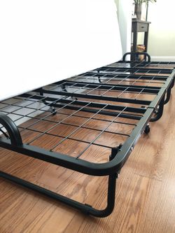 Milliard Diplomat Folding Bed Twin Size for Sale in Sacramento