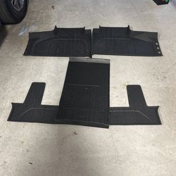 Great Condition Chevy Tahoe Rubber Mats