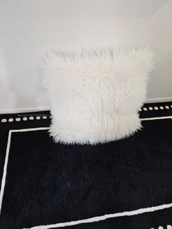 Crate & Barrel Mongolian Sheepskin Pillow – Ivory 23" x 23"