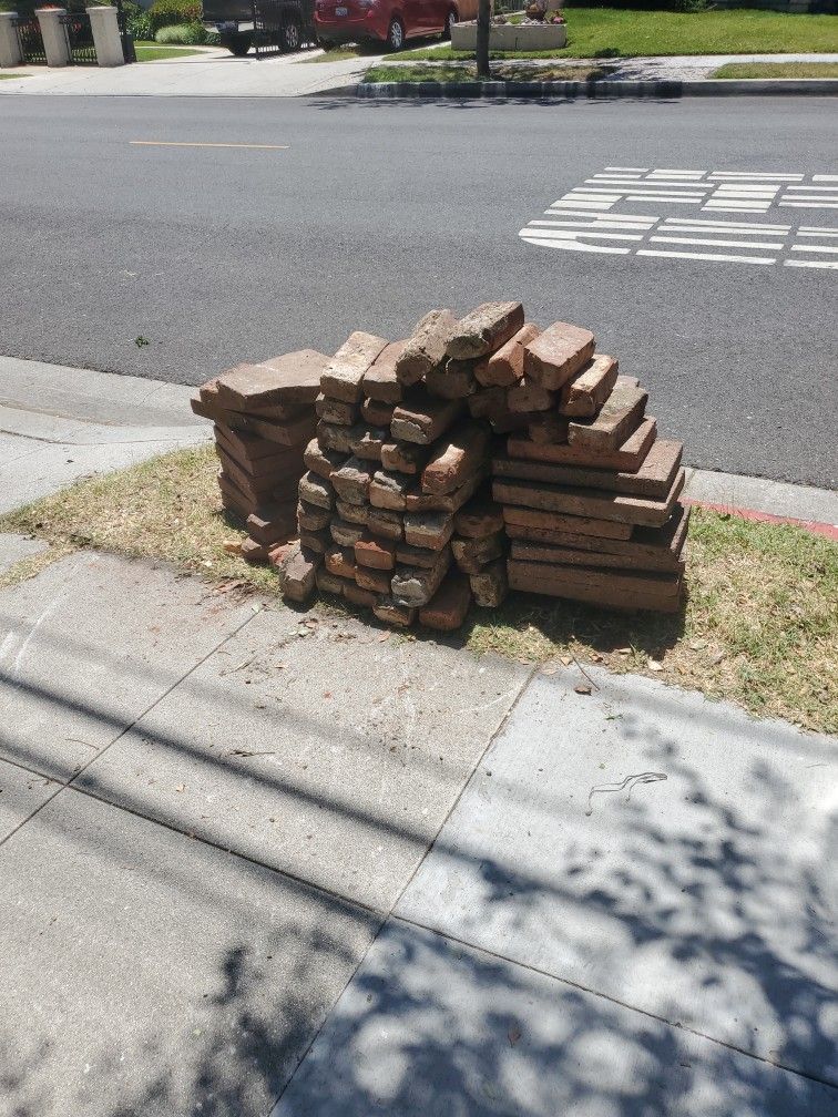 FREE USED BRICK