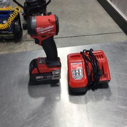 Milwaukee 1/4” Impact Driver w/ Battery & Charger 