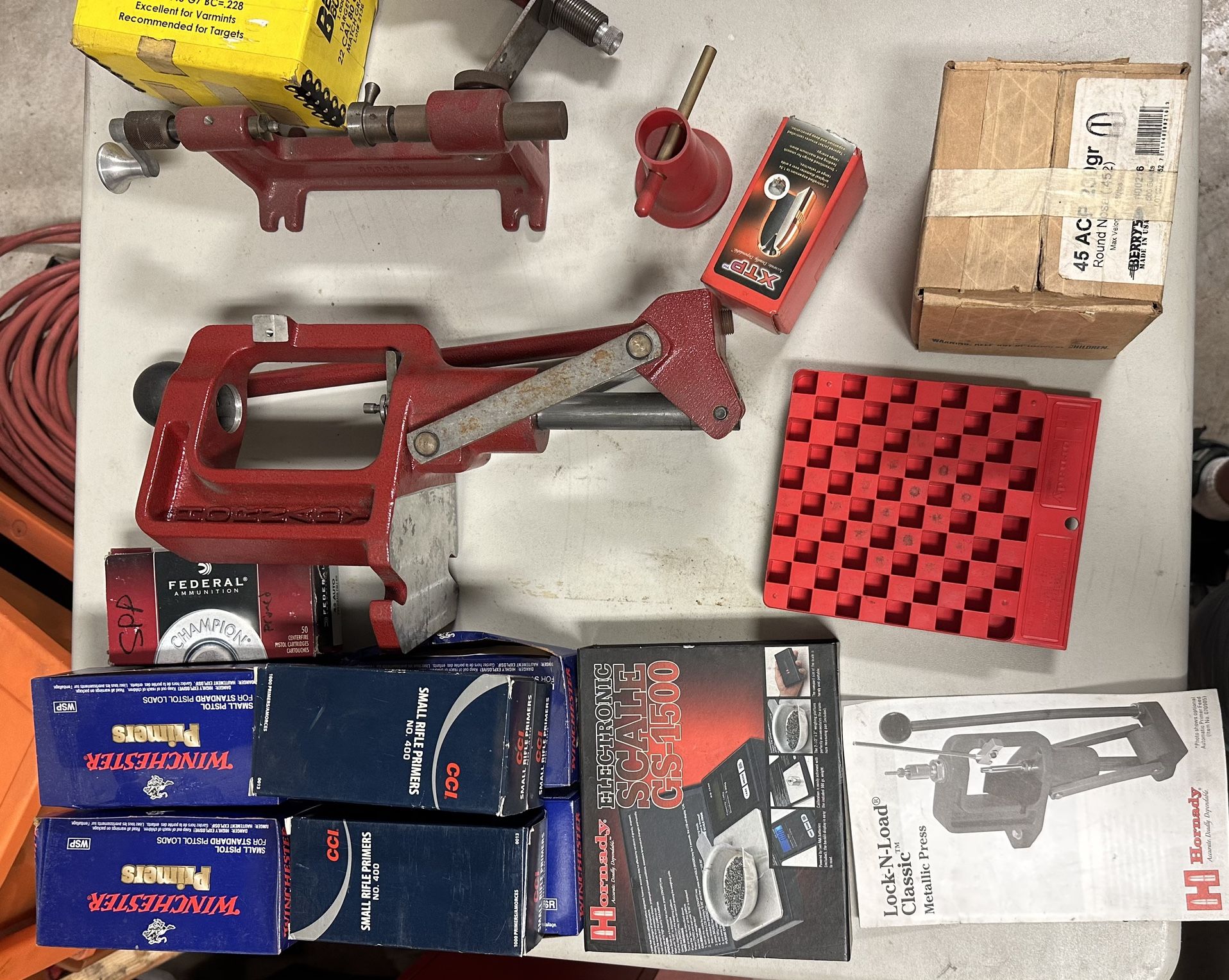 Hornady Reloading Kit Brass, Bullets, Does, Primers