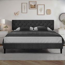 KING BED FRAME W. HEADBOARD!
NEW IN BOX!
CAMA KING COMPLRTA CON ESPALDAR!
NUEVA EN CAJA!