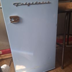 Frigidaire Refrigerator 