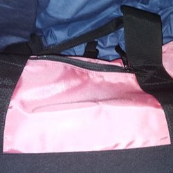 🎒 L.L.Bean Medium Rolling Duffle Bag – Pink – $20
📏 Size: 23" L x 11" W x 10.5" H