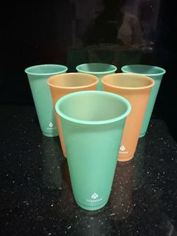 6 plastic cups