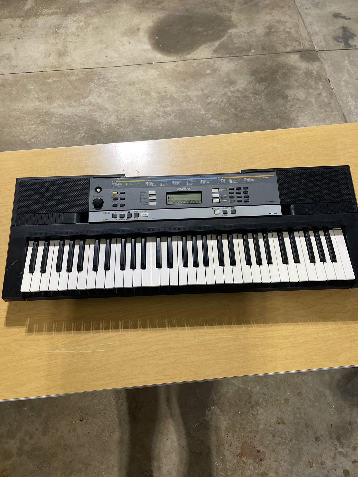 Yamaha Ypt240 Electronic keyboard