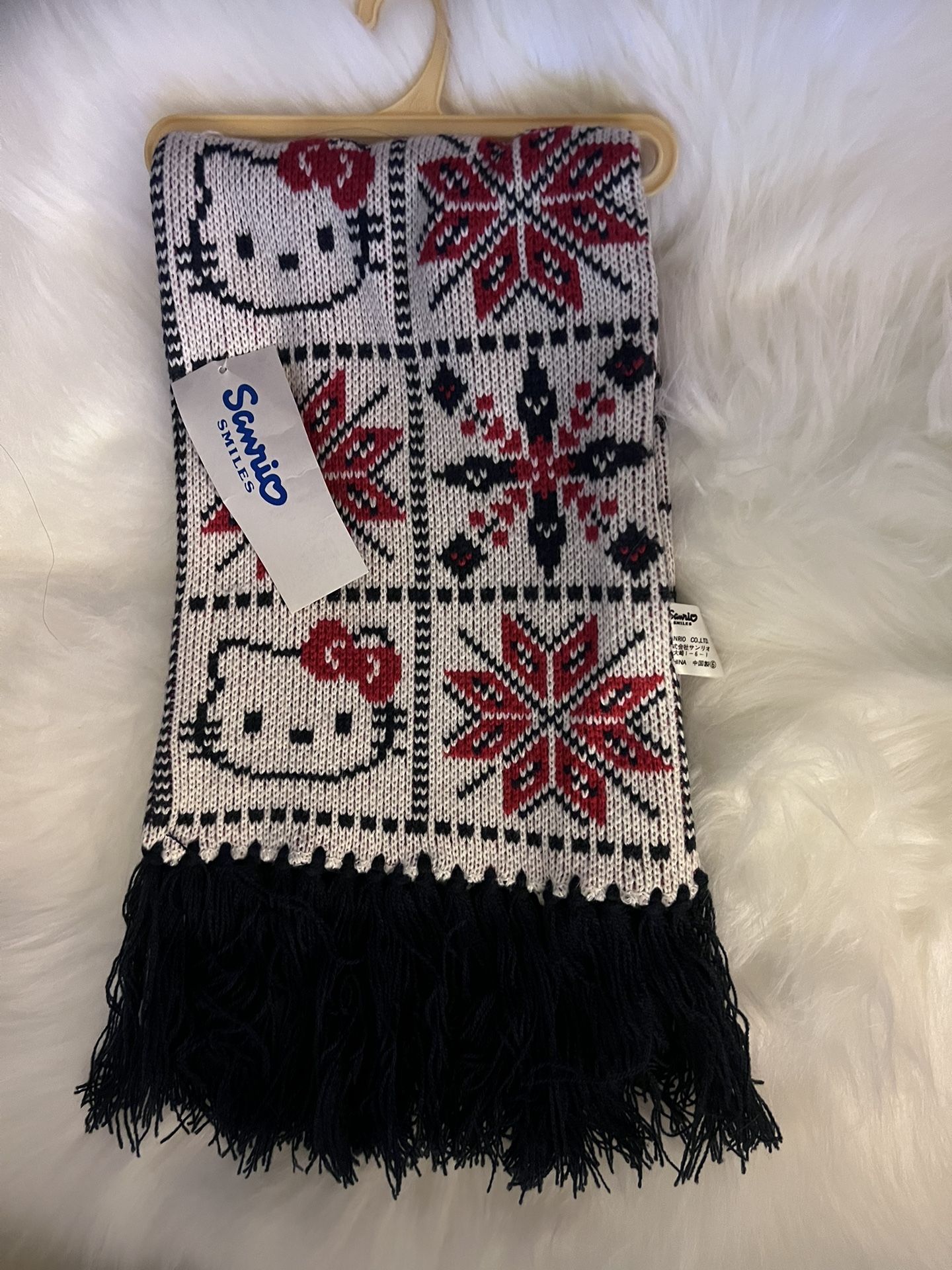 Hello Kitty Scarf & Mitten Setter Material.
