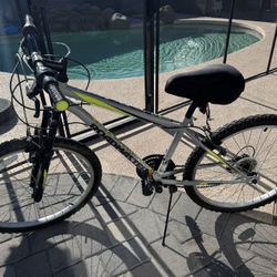 Roadmaster Granite Peak 18 Speed Mountain Bike