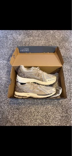 New Balance  9060 men size 8