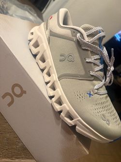 On Running Cloud X5 size 9 Mens