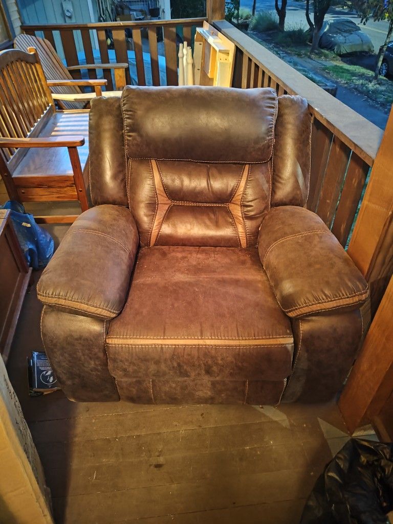 Swivel Recliner 