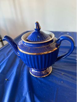 Teapot. Blue and gold.