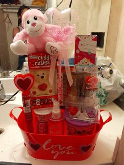 VALENTINES DAY GIFT BASKET