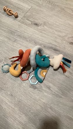 Baby carrier cloud and rainbow entertainment