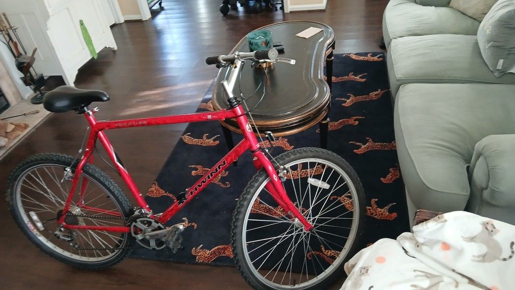 26 In. Schwinn Frontier Mountain Bike. $ 60 Or Possible Trade?