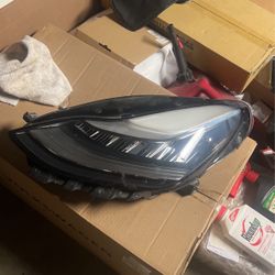 Tesla Model 3 / Y Driver’s Left Headlight