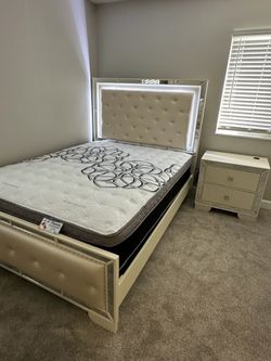 Queen size bed frame with led lights new in a box mattress included  we offer same day delivery   Cama Queen size con Luz led Nueva en Caja Colchon.