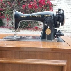 1947 Singer sawing machine in Art decoration table
