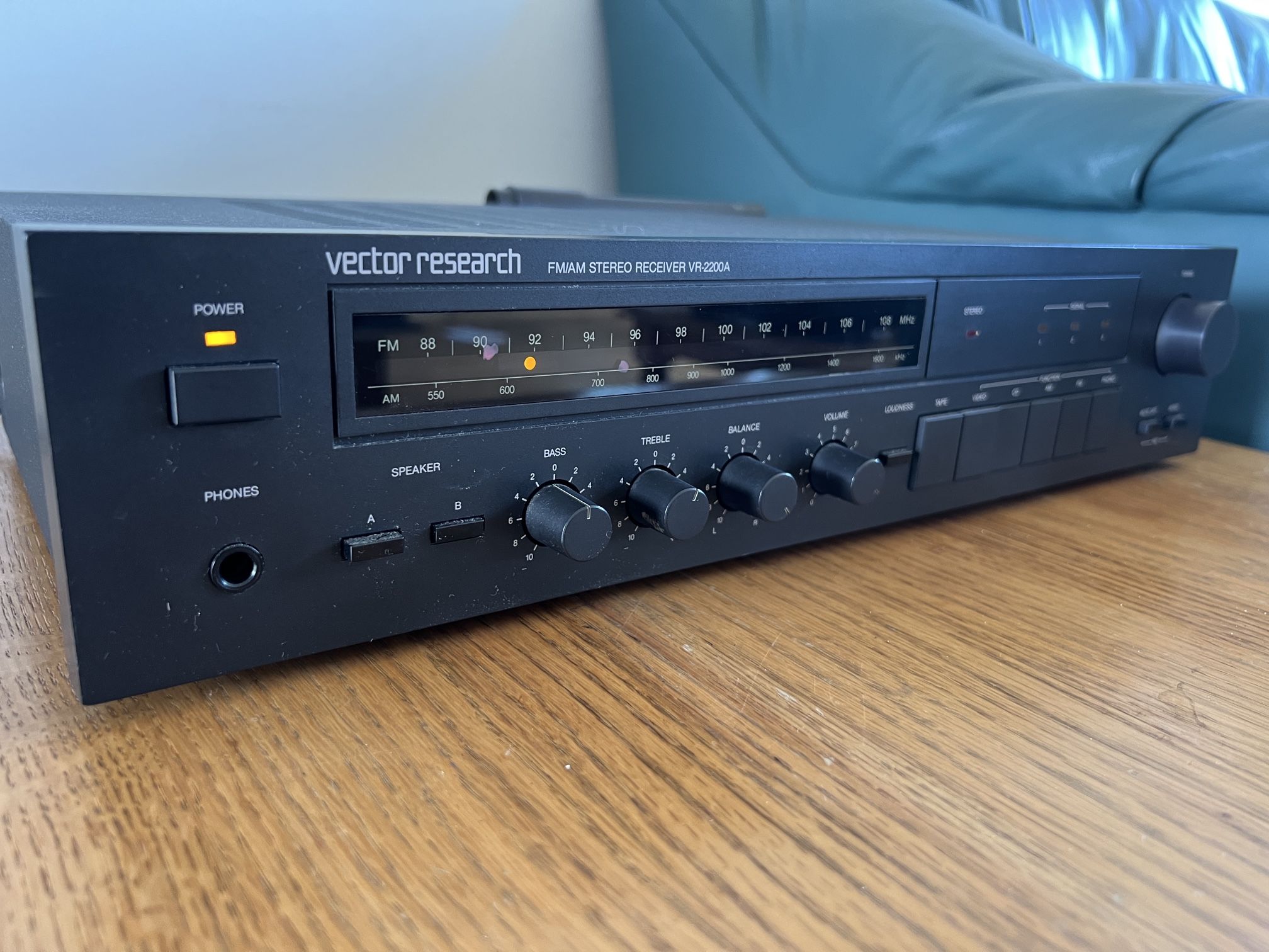 Vector Research FM/AM Stereo Receiver VR-2200A