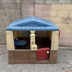 Free kids playhouse