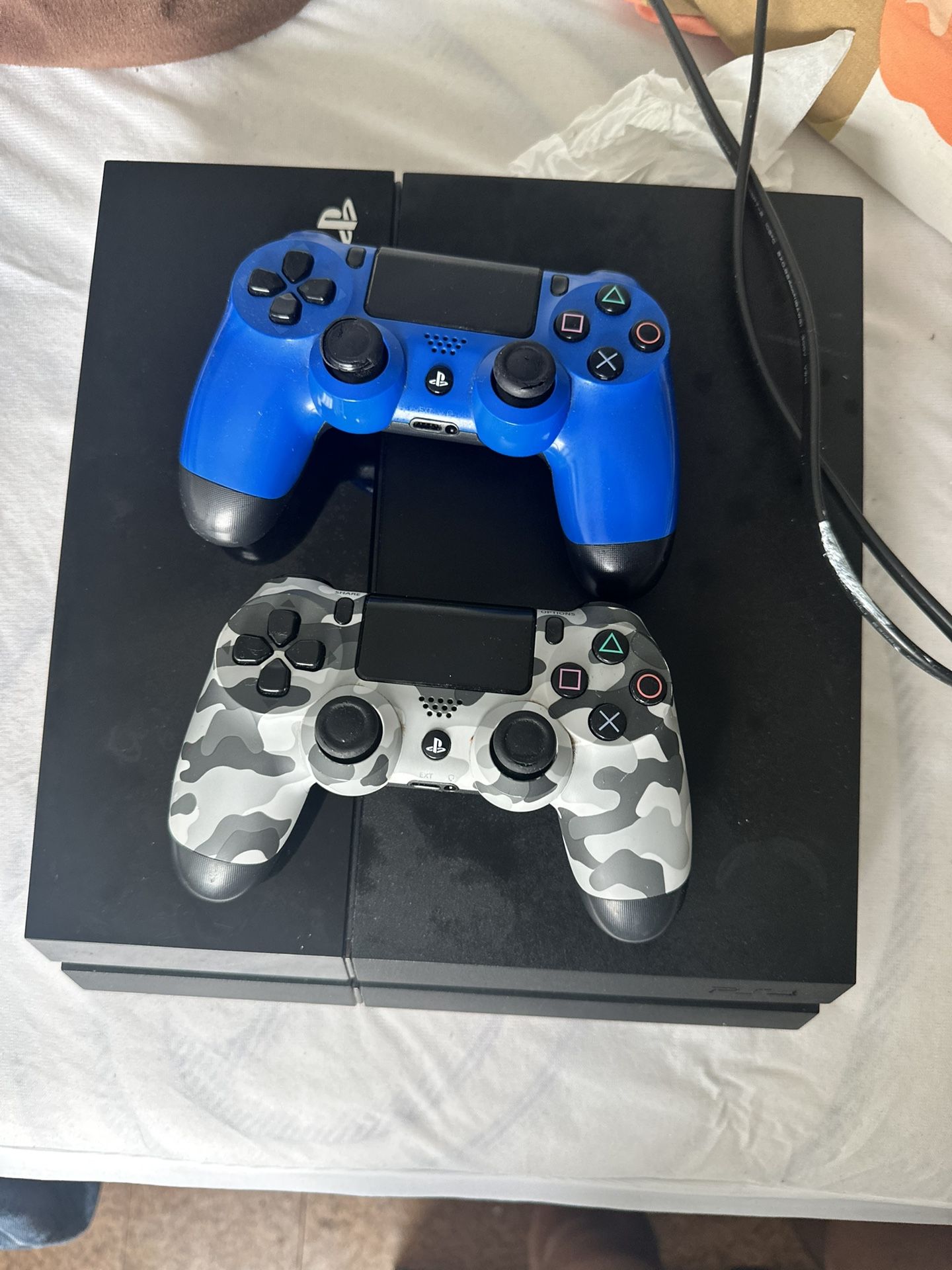 Ps4 With Controllers
