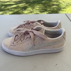 Puma Suede Classics Women’s size 7 Pink