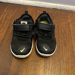 Nike Flex Contact 3/children Size 7