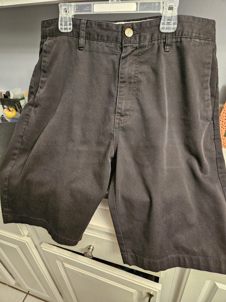 Volcom Chino Shorts All Black Size 33