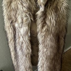 FAUX FUR SLEEVELESS VEST WITH 4-5 Catches To Close. 