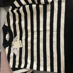 Black N Ivory Sweater Size Medium ( Brand New )
